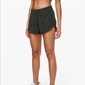 Lulu tracker v shorts